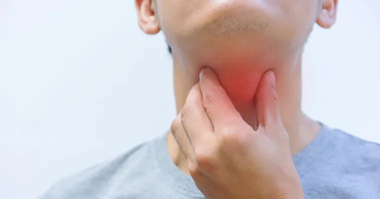 運動男「喉嚨痛」竟揪出4癌症！醫揭3慢性癌毒來源賠光健康