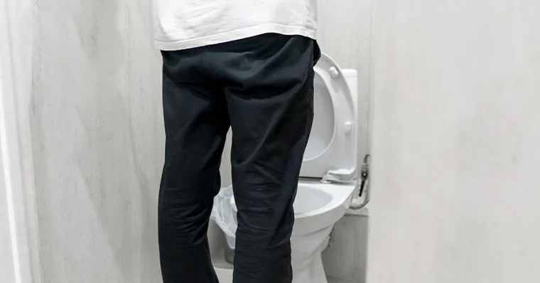 26歲男竟終生洗腎！專家揪5大敗腎元凶，上廁所「多看一眼」揪腎病