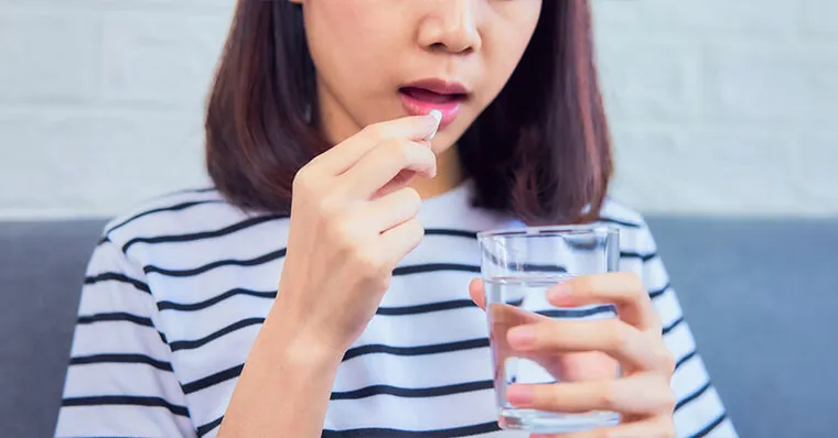 快感冒急著吃藥壓下來？醫推3大天然處方，睡前一匙它止咳強效