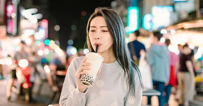 手搖飲控當心！醫提醒愛喝冰飲反生濕，7大惡習喝再多身體照樣缺水