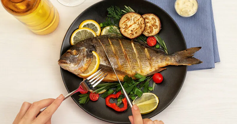 預防65歲後記憶衰退！研究：每週吃一次魚退化慢2.5倍