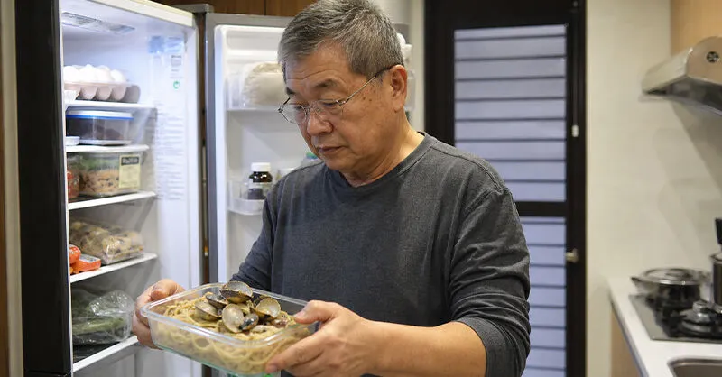 65歲男吃這道隔夜菜送急診！腎臟科醫示警「5種食物」放冰箱也該丟
