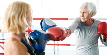 76歲諾貝爾獎得主練拳擊抗病！帕金森氏症運動掌握4大重點