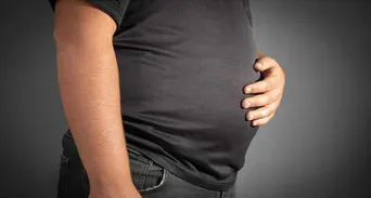 40歲後體重沒變、肚子卻變大？醫揭中年男最易忽略的身體變化