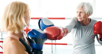 76歲諾貝爾獎得主練拳擊抗病！帕金森氏症運動掌握4大重點