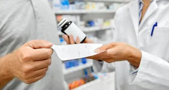 颱風天慢箋藥物吃完了怎麼辦？慢性病備藥4重點一次看