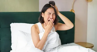 睡醒頭痛光吃藥沒效！專家揭嘴巴沒休息「3跡象」引爆頭痛