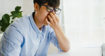 眼白爆血管紅一片怎麼辦？醫揭小心「3種危險紅眼」恐傷視力