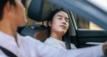 一搭電動車就頭暈想吐？神經科醫師揪真相，這樣搭車不崩潰