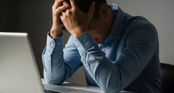 壓力大到不想社交？美國最新調查揭現代人的「慢性壓力疲勞」