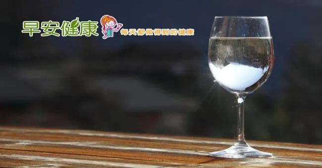 礦泉水、白開水…哪種水最好？3要點檢查是否喝對水！