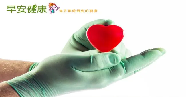 病患付不出手術費，他悄悄在帳單上寫了「0」