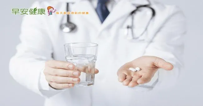 果汁配藥更控血壓、牛奶配藥強骨？小心治病不成還有害