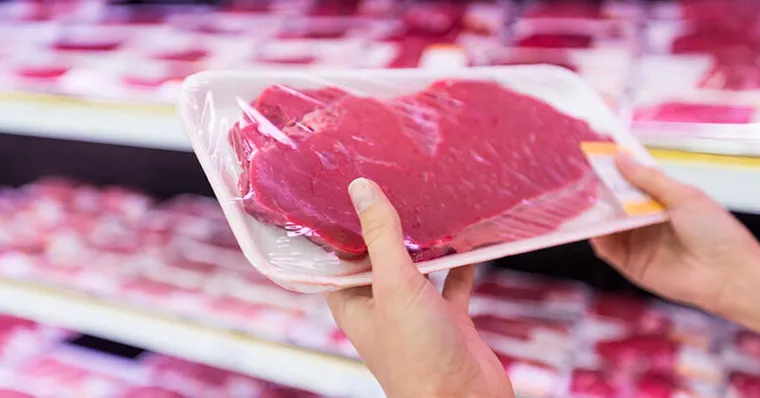 買肉前多看一眼！5種肉看似新鮮卻細菌狂生，這種包裝不要拿