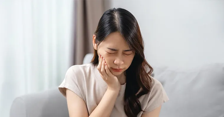 牙齦腫痛竟是胃在求救？教授退休後全身病，中醫2招滋陰降火睡好又止痛