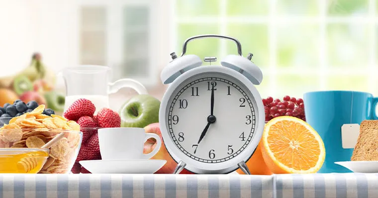 早餐別晚過9點！5時段「順時鐘飲食法」血糖更平穩、晚上更好眠
