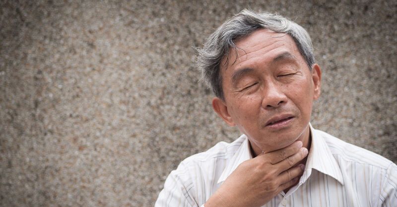 「脖子腫起來」竟是肺癌！結合這症狀別只當感冒，醫示警：晚期警訊
