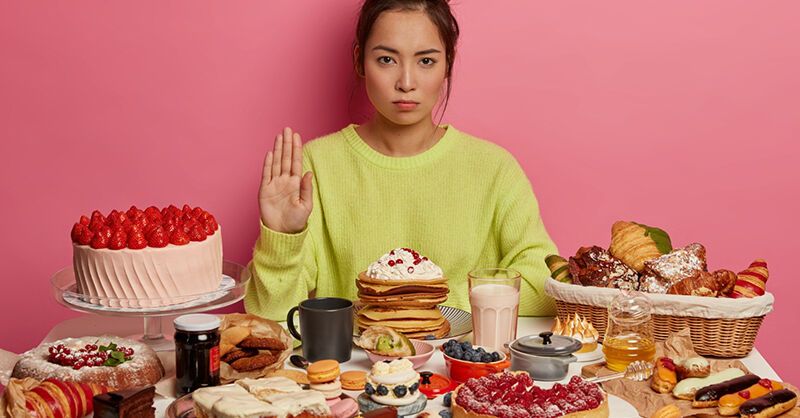 25歲雌激素就暴跌、臉顯老？專家點名少碰「5大催老食物」比吞保健品有效