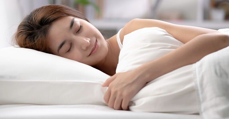 五十肩總半夜痛醒？2招「睡眠擺位法」墊個枕頭無痛入睡