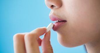 腸道發炎是吃藥害的？研究：停藥3年好菌仍流失，醫推5大食物護腸