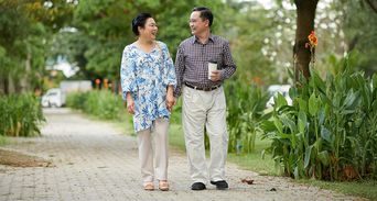 不用逼自己日走萬步！60歲後把握黃金數字，心臟病風險砍半