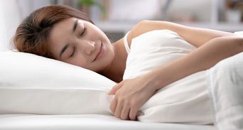 五十肩總半夜痛醒？2招「睡眠擺位法」墊個枕頭無痛入睡