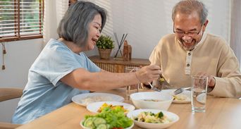 預防骨質疏鬆！專家教「銀髮族保骨增肌6招」補足營養防肌少症