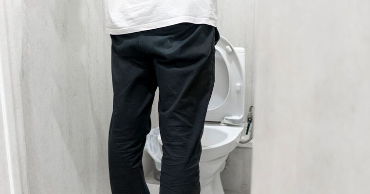 26歲男竟終生洗腎！專家揪5大敗腎元凶，上廁所「多看一眼」揪腎病