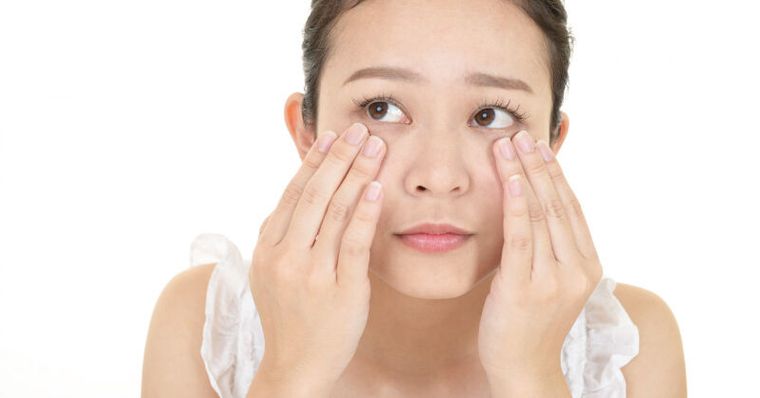 明明不熬夜，黑眼圈還是好深？醫曝變黑「3大成因」