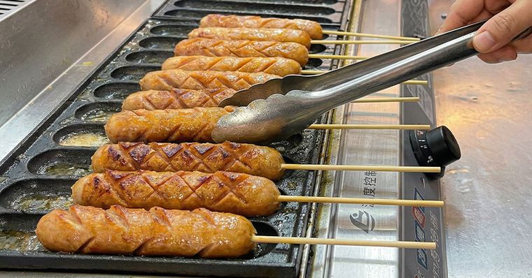 夜市「澱粉腸」比香腸還糟？成分全是傷身堆疊，這吃法最可能致癌
