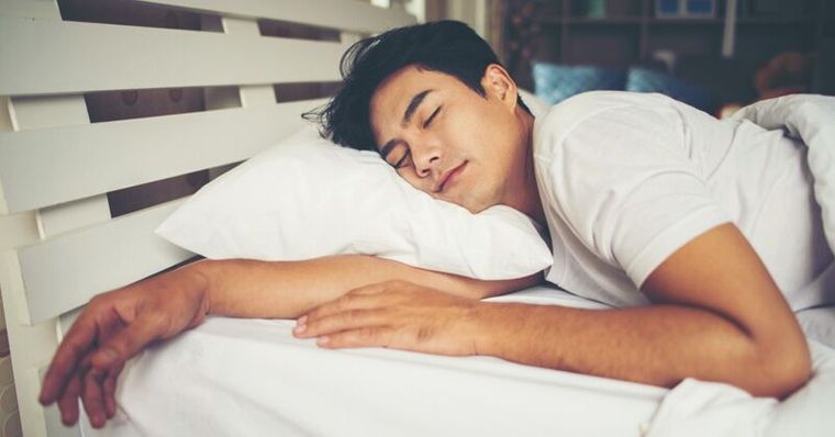 總失眠？4招穩定自律神經睡更甜！聽「這種歌」比療癒音樂更助眠