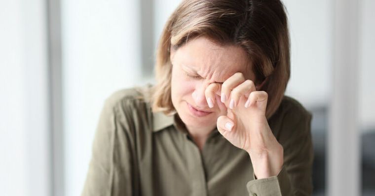 狂點眼藥水沒用？醫揭眼乾恐是「1免疫疾病」報到前兆