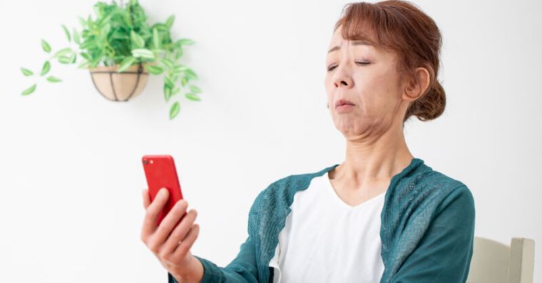 老花不是突然發生！醫師提醒：掌握這3個重點，才能正確面對老花