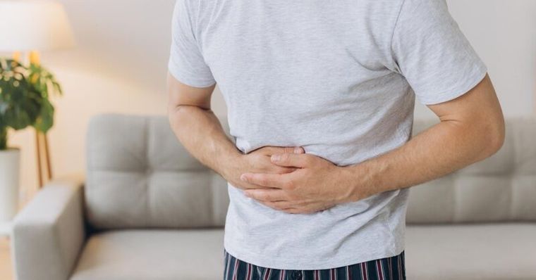 「致癌菌」癌風險飆十倍！30歲男常脹氣、食慾差，一查竟胃癌四期