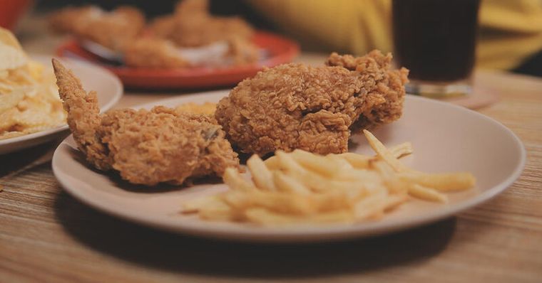 吃完正餐還嘴饞？醫揪「這營養」吃太少害你胖！3招穩食慾不亂吃