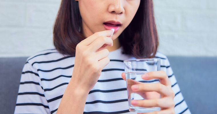 快感冒急著吃藥壓下來？醫推3大天然處方，睡前一匙它止咳強效