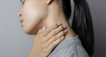 肩頸痠痛竟是這條肌太緊！日醫教「這處捏按30秒」僵痛麻全消