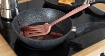不沾鍋刮痕多長該換？避開「5種NG行為」防致癌吃毒素