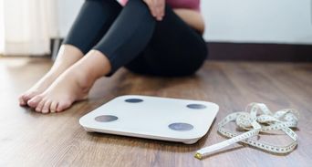 胖1公斤要7700大卡！專家揭「體重起伏8元凶」不一定是脂肪