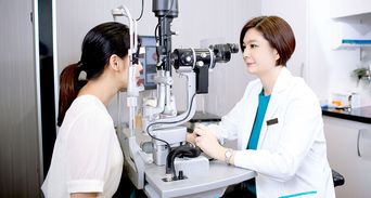 職人視力保衛戰，工地眼鏡掉落險釀災！解析零接觸不掀瓣近視雷射，角膜安全穩定度