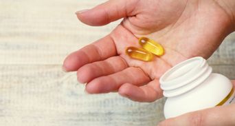 55歲婦腎臟老如90歲！醫揪「保健品5大地雷」魚油吃錯也中