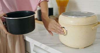 電鍋泛黃異味好難清！6招電鍋清潔密技天然除垢、光亮如新