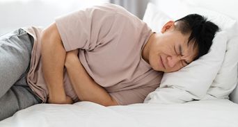 肚子被重擊不痛別輕忽！醫點四種奪命腹痛：伴隨大便這顏色快送醫