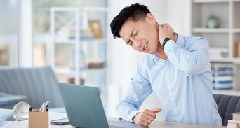 滑手機竟非脖子痛主因！研究曝「2大致命傷」偷偷壓垮身體健康