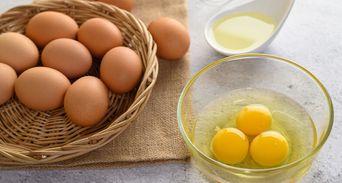 雞蛋生吃會禿頭？營養師破解吃蛋3大迷思：蛋白「1成分」阻礙營養吸收
