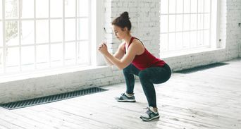 核心肌肉不夠害腰痛駝背、常跌倒！醫推3個居家小運動