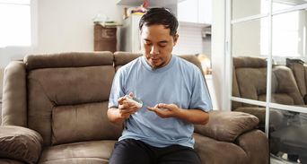 怕吃藥傷腎？40歲男高血糖竟拖成蛋白尿，醫4招穩糖救腎
