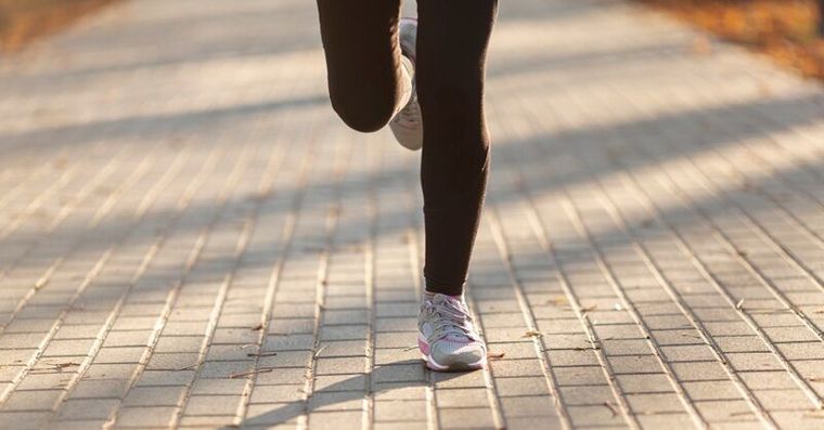 冷天快走、跑步更好瘦？研究曝「它」被喚醒，把肥肉變燃料