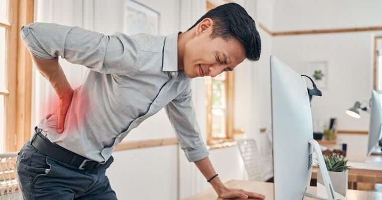 閃到腰、背痛怎麼辦？老祖宗的救急神穴「委中穴」 腰痛腿麻全消