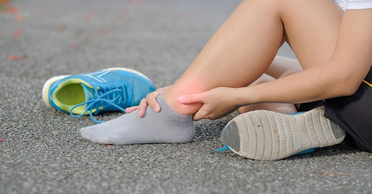 常常反覆扭到腳？骨科醫曝韌帶恐已撕裂「1關鍵復健」修護腳踝